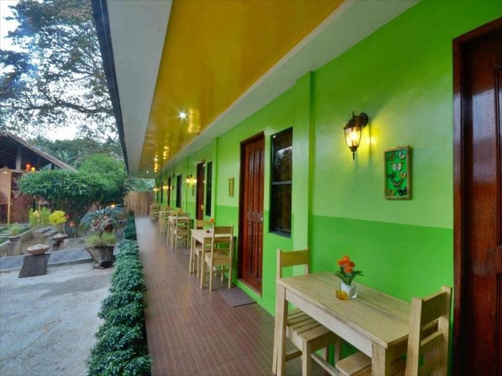 Oyo 622 Butterfly Totem Guesthouse Puerto Princesa Exterior photo
